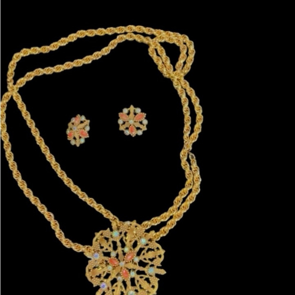 Vintage signed “Emmons” brooch/earring set on rope chain